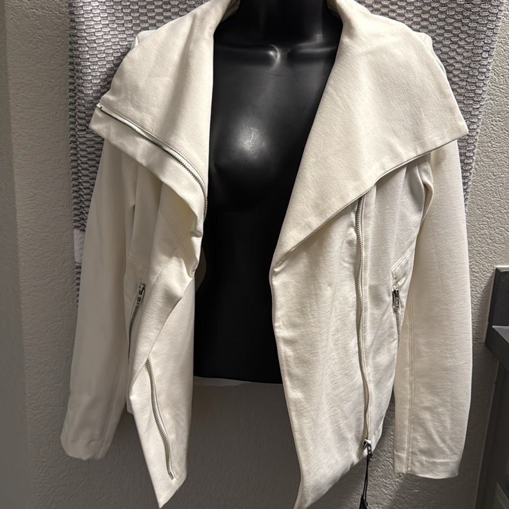 New jacket - Picture 2 of 4